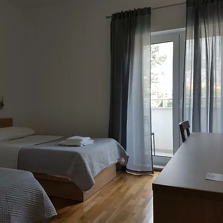 Guest house Sobe *
